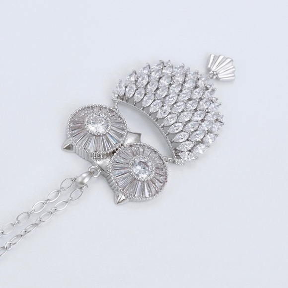 Elegant swarovski crystal Owl necklace - Picture 5 of 7